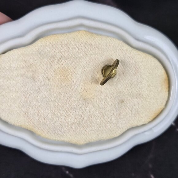 Vintage Avon 1983 Musical Trinket Box "Memories are for Sharing" Porcelain WORKS - Picture 11 of 13